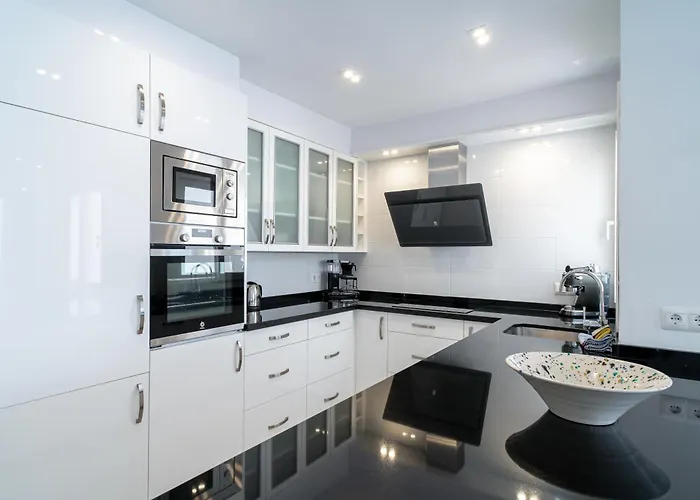 Tuhillo E1 Seaview Casasol דירה נרחה