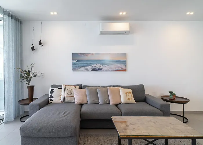 Tuhillo E1 Seaview Casasol アパート ネルハ